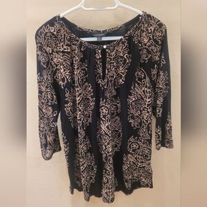 Comfortable black & cream Lucky Brand blouse